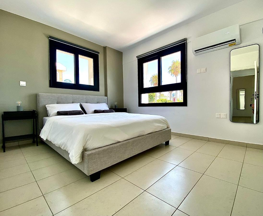 Sea La Vie #2 - Luxury Seaview Apartment بافوس المظهر الخارجي الصورة